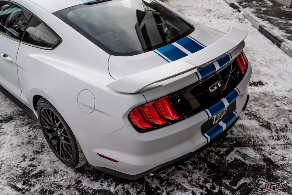 Ford Mustang GT. Оклейка в матовый полиуретан и изготовление декоративных полос!
